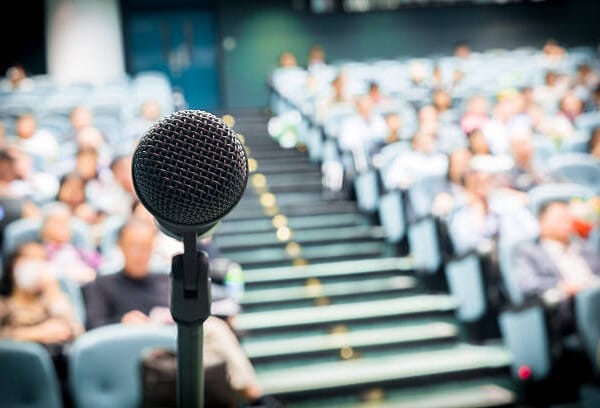 Microphone with Crowd