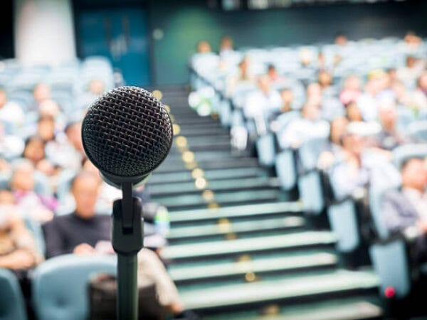 Microphone with Crowd